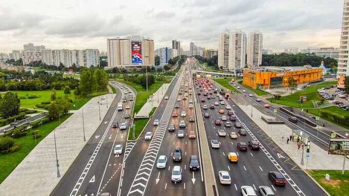 На Ленинском проспекте частично ограничено движение