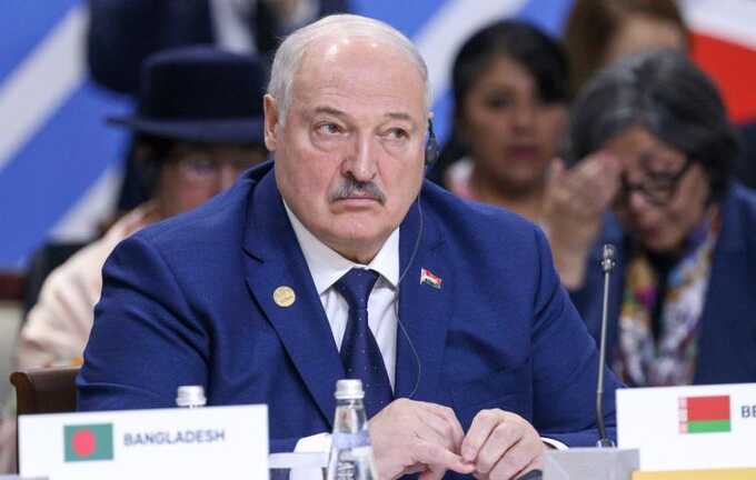 Лукашенко заявил, что Крым де-юре не является территорией России, но готов туда приехать